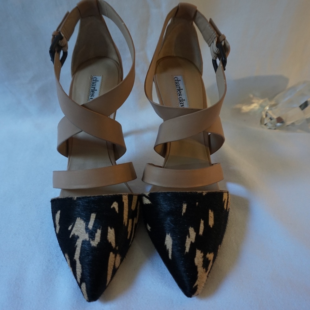 Charles David Tan/Black Point Toe Size 7